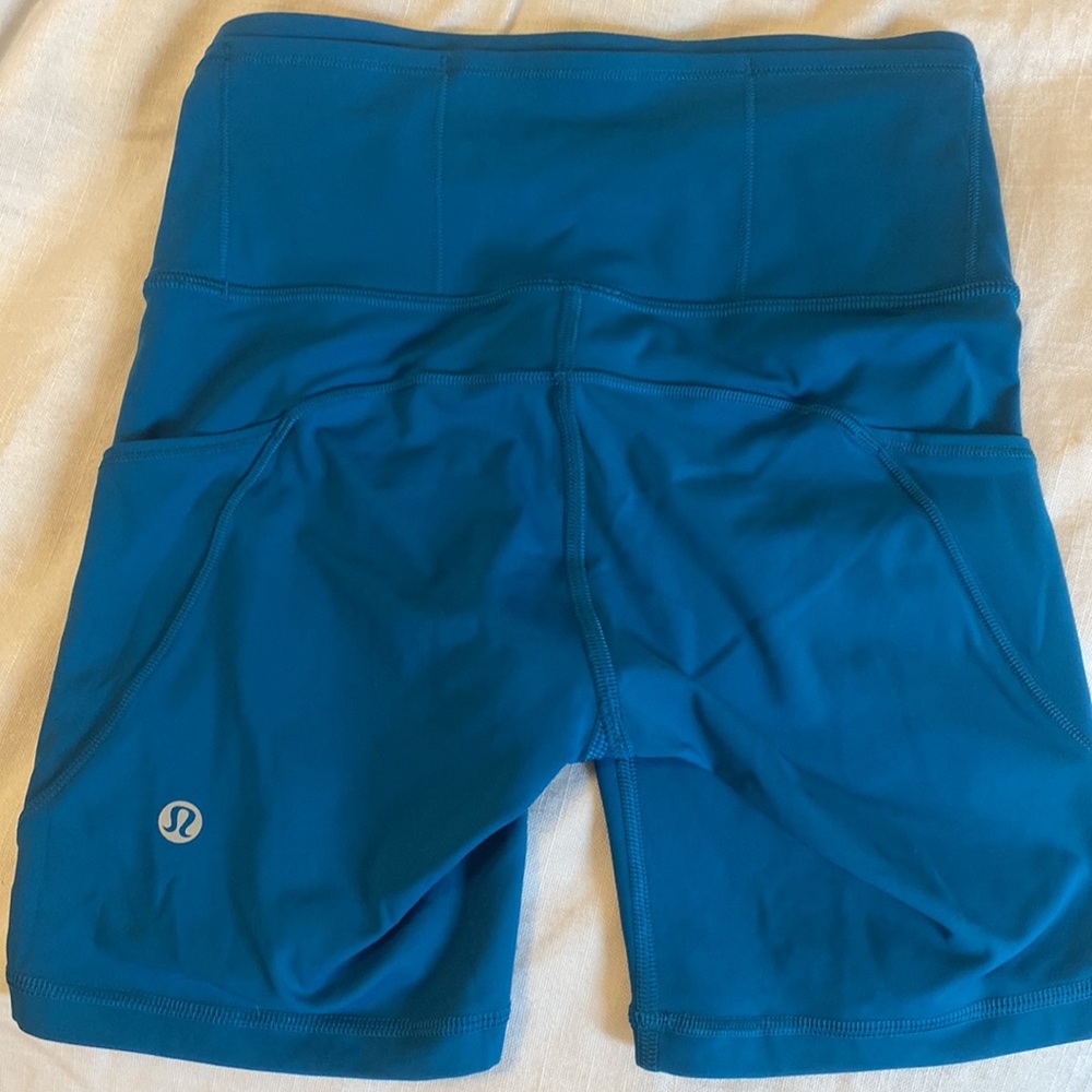 Lululemon shorts size 2 - Picture 2 of 5